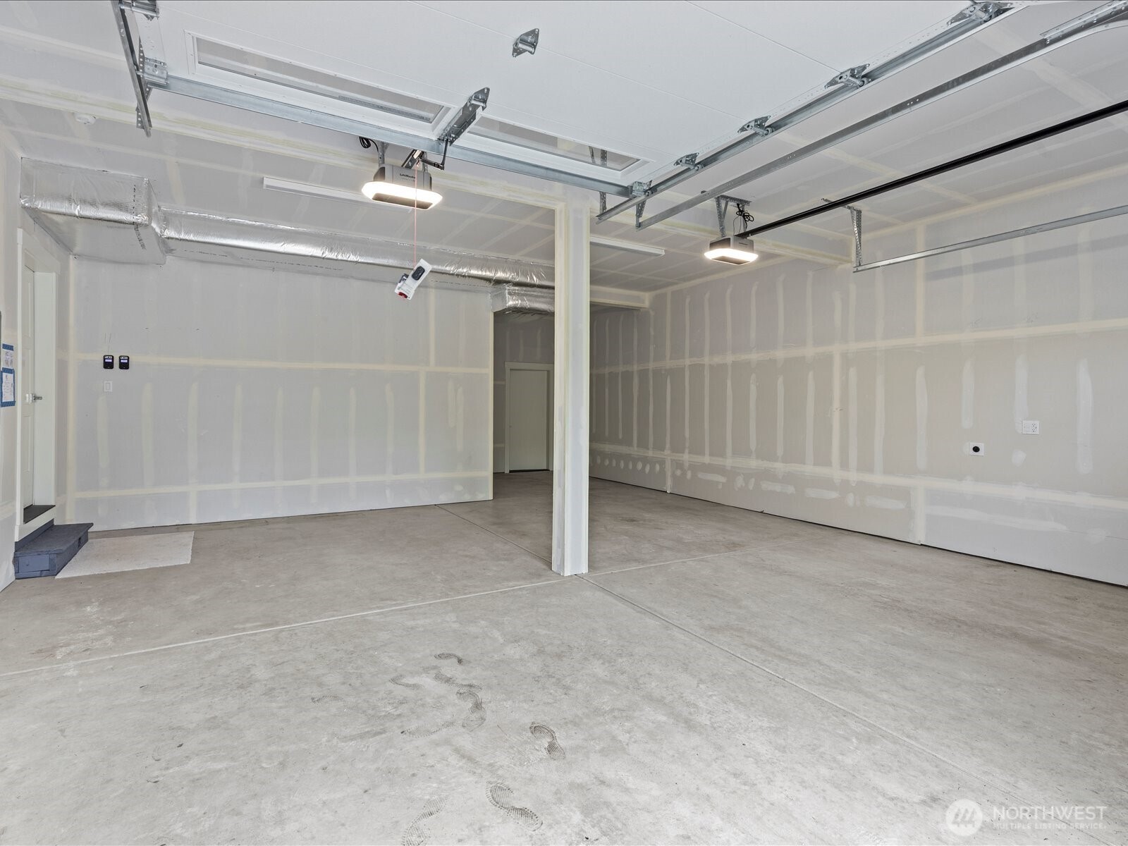 9207 Northeast 175th Street, Unit B Bothell, WA 98011 - Photo 34 of 35