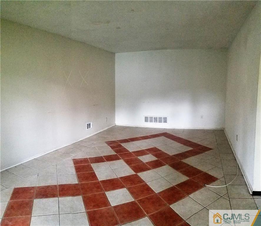 17 Ash Road Edison, NJ 08817 - Photo 4 of 19 a bedroom with a bed and a checkered floor