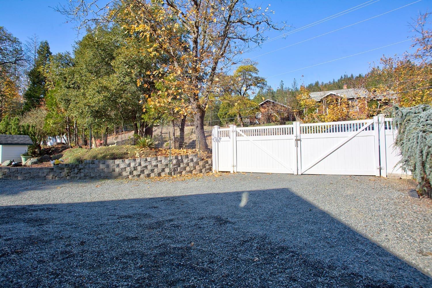 1673 Fish Hatchery Road Grants Pass, OR 97527 - Photo 27 of 33 Gated and fenced property