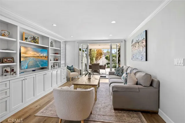 $1,950,000 | 739 Avocado Avenue, Corona del Mar, CA 92625