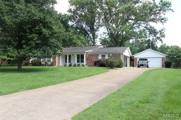 $425,000 | 12954 Baalbek Drive, Sunset Hills, MO 63127