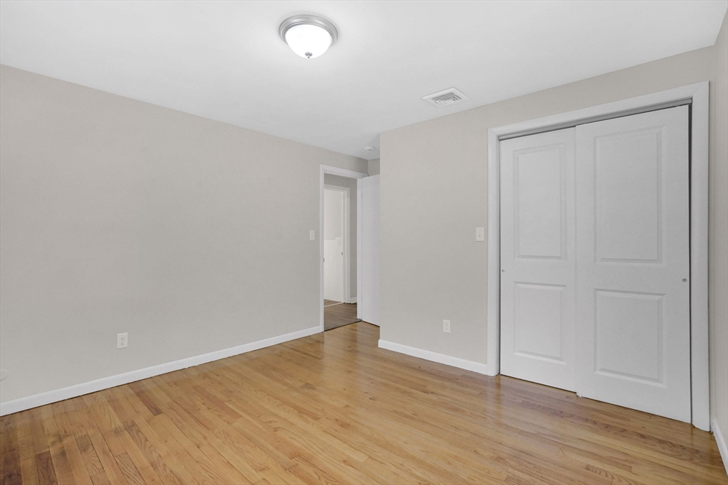 85 Bircham Street Springfield, MA 01104 - Photo 20 of 33