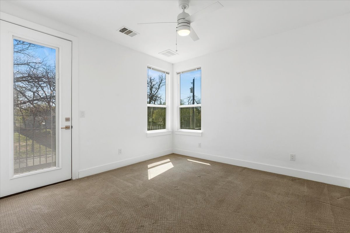 1114 Walton Lane, Unit A Austin, TX 78721 - Photo 21 of 36 Main suite with balcony