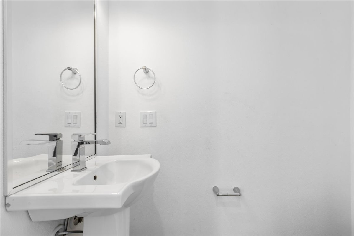 1114 Walton Lane, Unit A Austin, TX 78721 - Photo 22 of 36 View of bathroom
