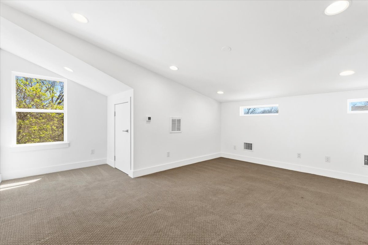 1114 Walton Lane, Unit A Austin, TX 78721 - Photo 23 of 36 3rd Floor Flex room