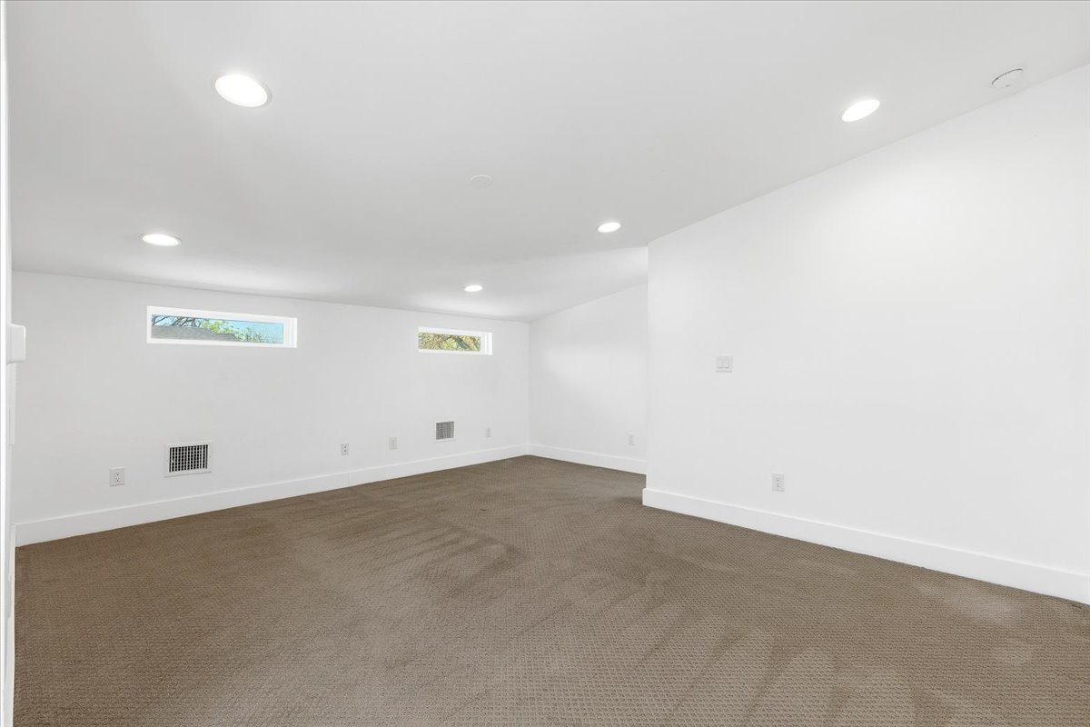 1114 Walton Lane, Unit A Austin, TX 78721 - Photo 25 of 36 3rd Floor Flex room