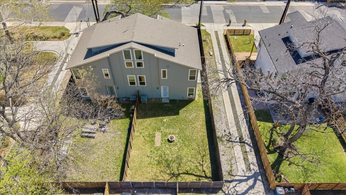 1114 Walton Lane, Unit A Austin, TX 78721 - Photo 33 of 36 Aerial view of property and surrounding area