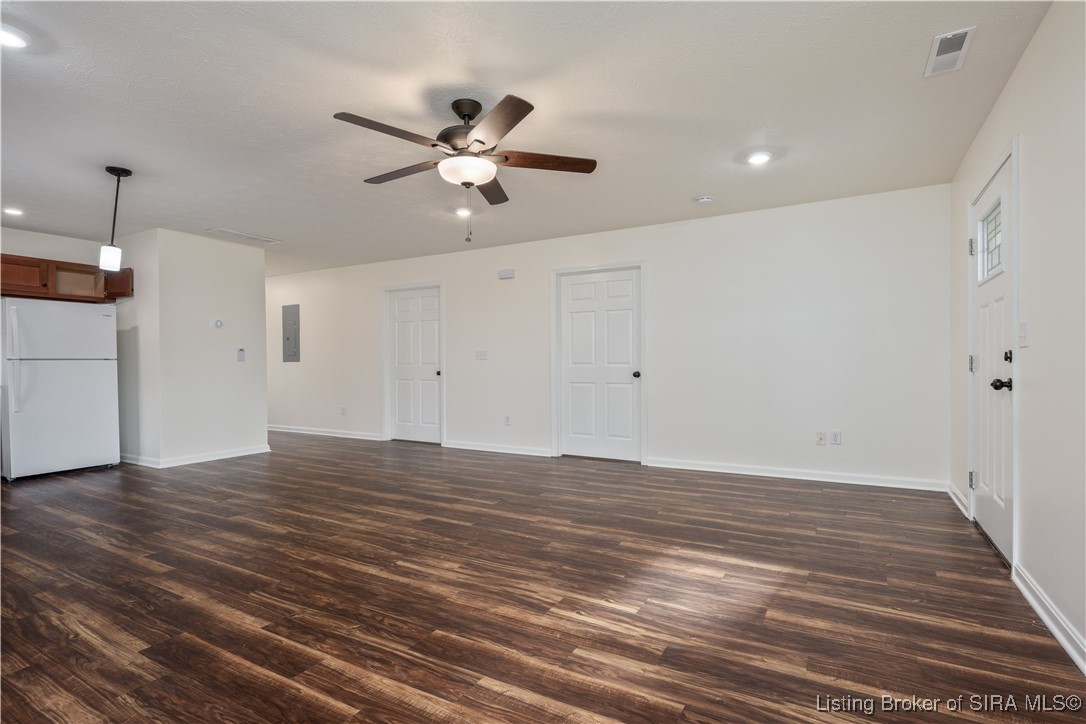 210 Clay Street New Albany, IN 47150 - Photo 11 of 30
