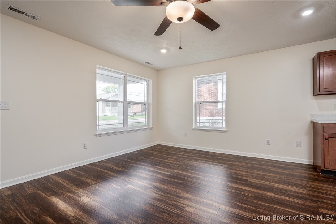 210 Clay Street New Albany, IN 47150 - Photo 13 of 30