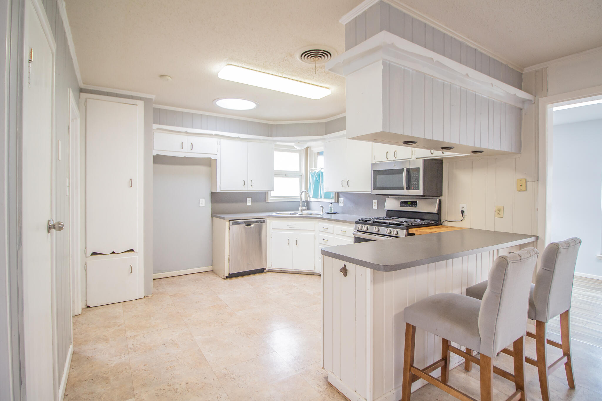 2806 58th Street Lubbock, TX 79413 - Photo 12 of 34 Kitchen