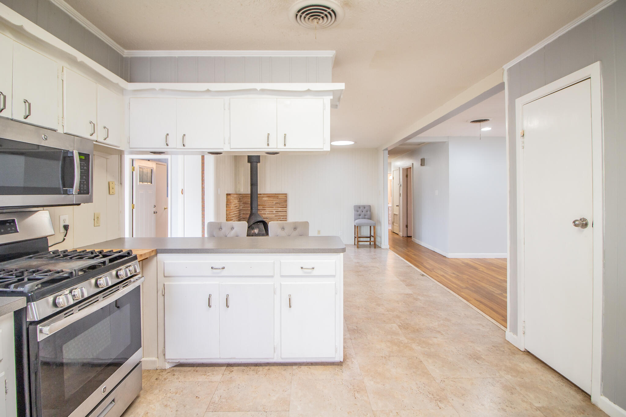 2806 58th Street Lubbock, TX 79413 - Photo 14 of 34 Kitchen3