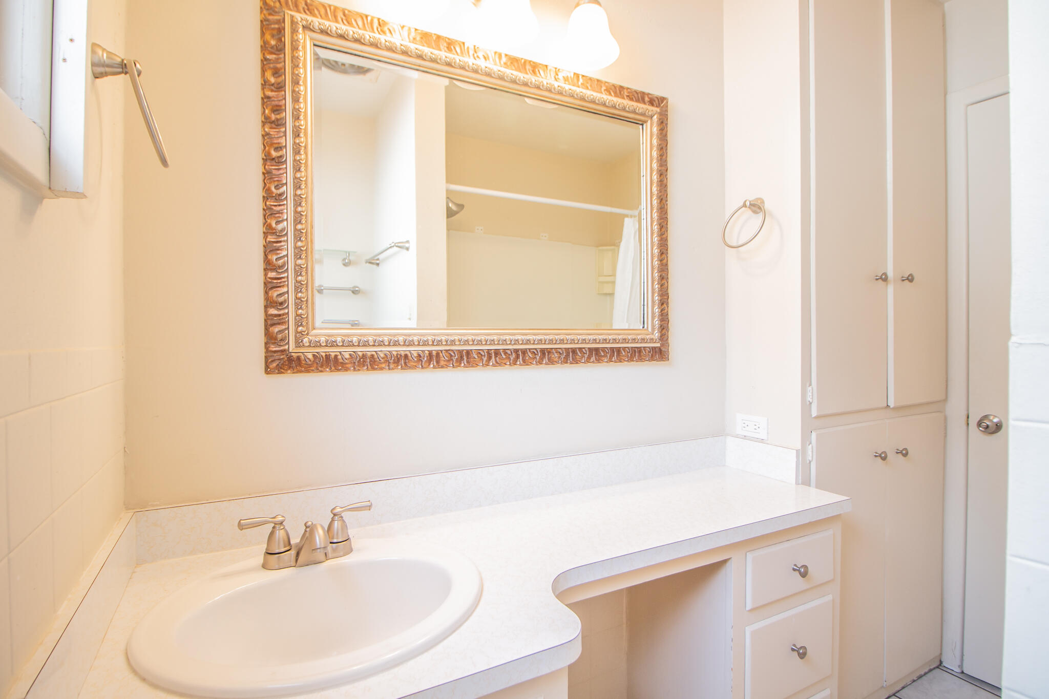 2806 58th Street Lubbock, TX 79413 - Photo 27 of 34 Hall Bath2