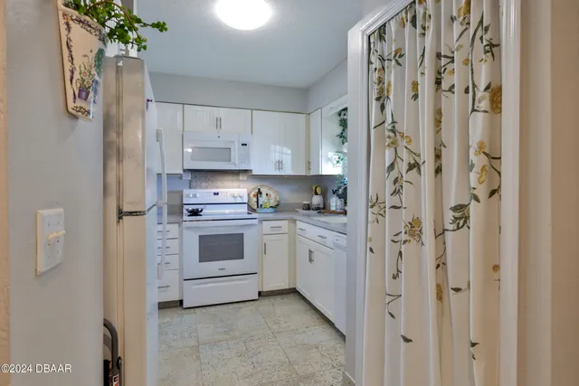 $2,100 | 906 Ocean Marina Drive, Flagler Beach, FL 32136