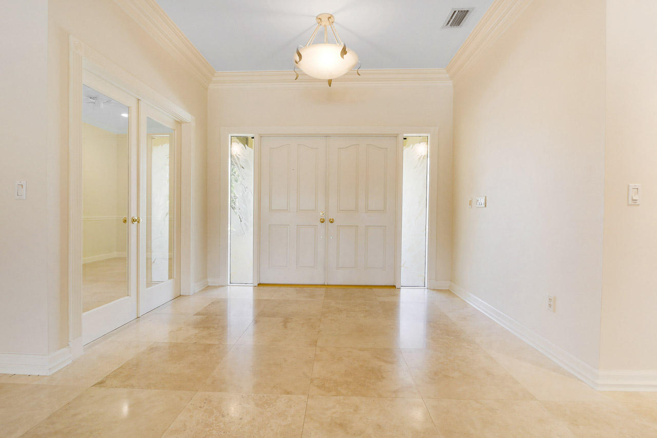 6 Rabbits Run Palm Beach Gardens, FL 33418 - Photo 11 of 42 Foyer