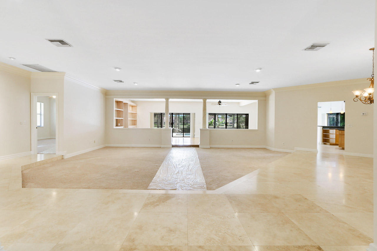 6 Rabbits Run Palm Beach Gardens, FL 33418 - Photo 13 of 42 Living Room