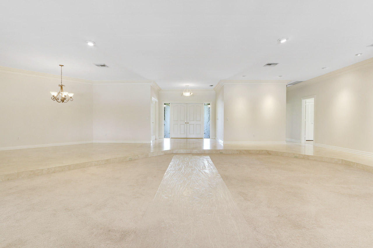 6 Rabbits Run Palm Beach Gardens, FL 33418 - Photo 15 of 42 Living Room