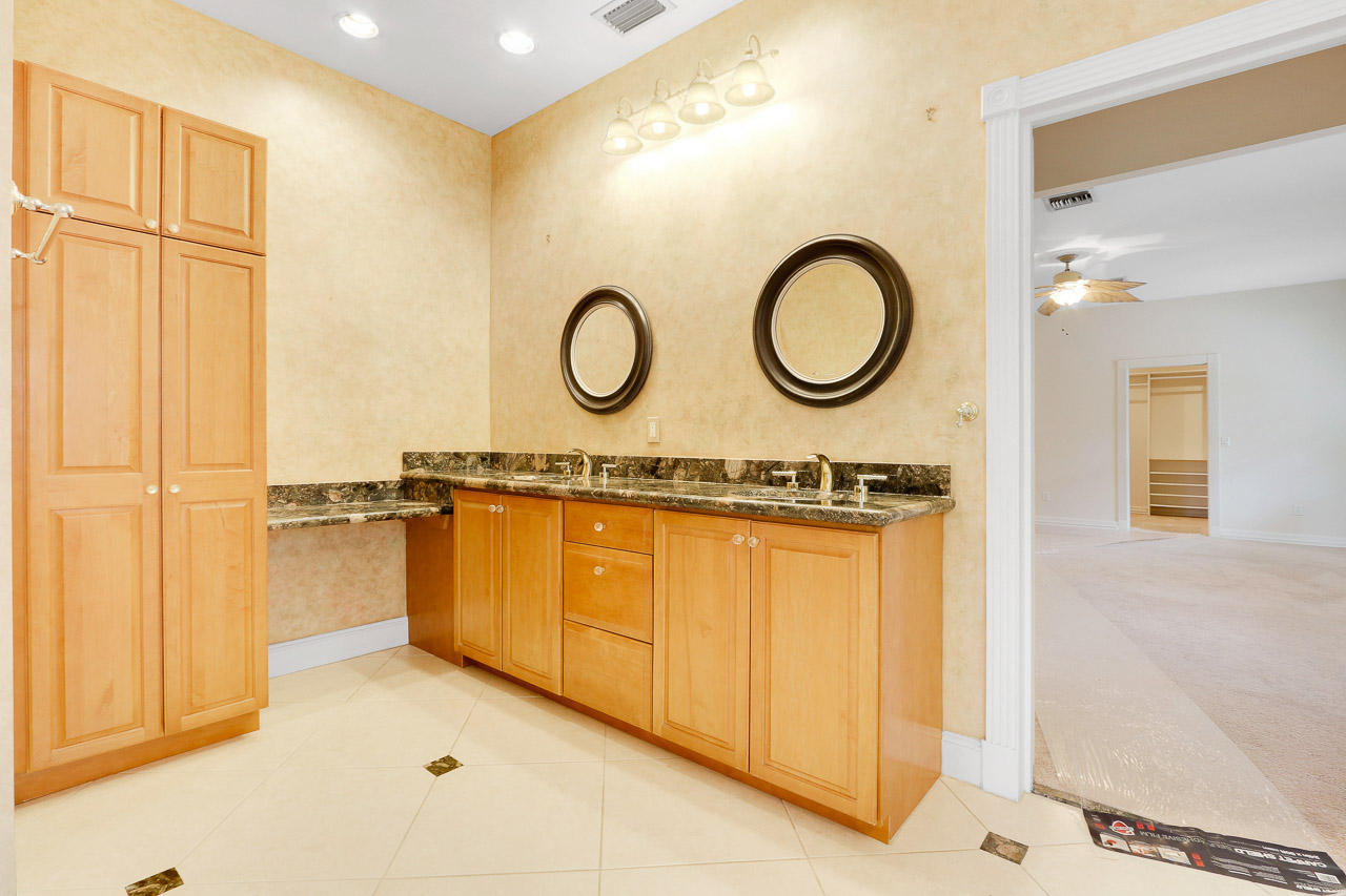 6 Rabbits Run Palm Beach Gardens, FL 33418 - Photo 28 of 42 Master Bth