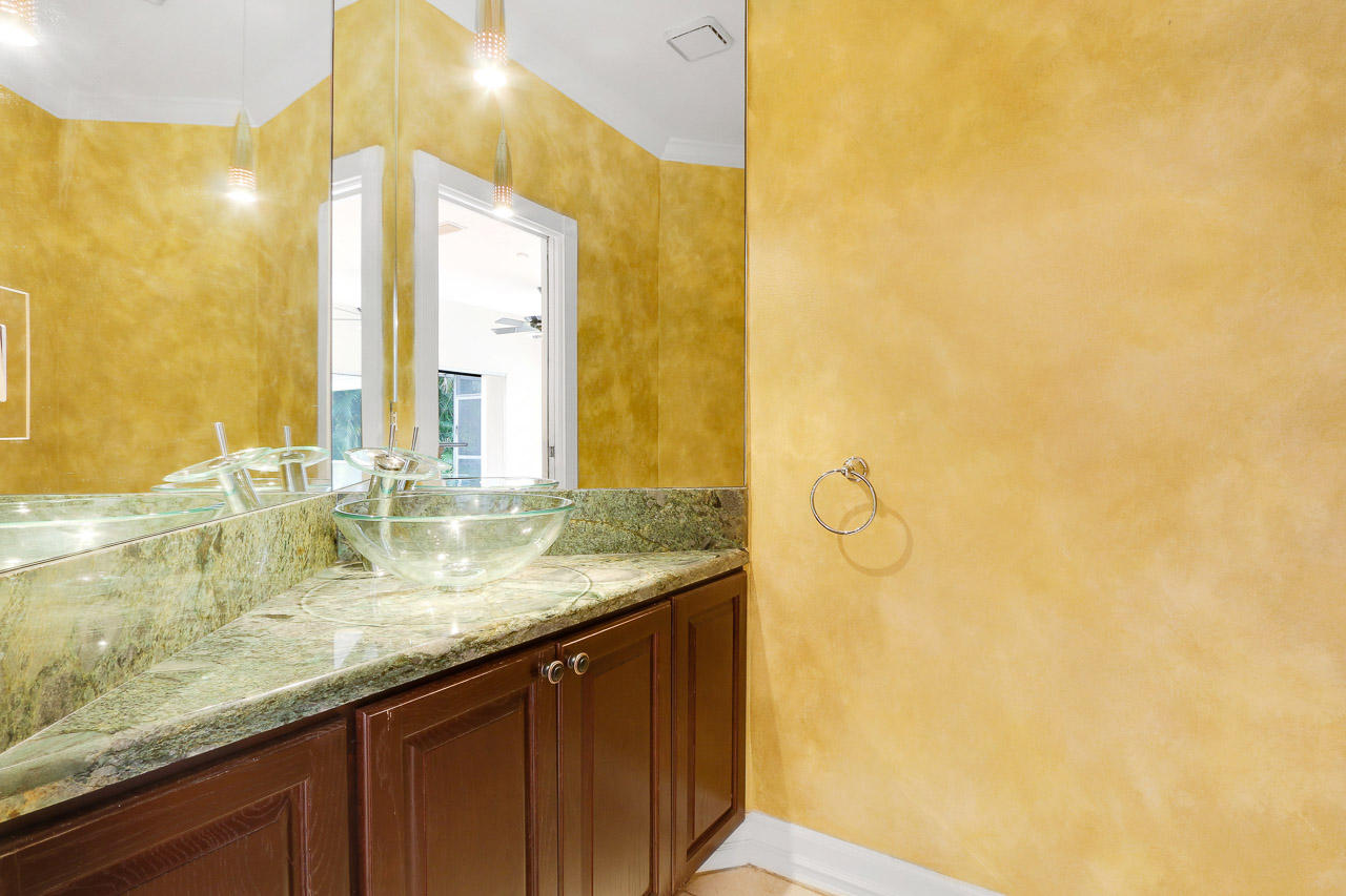 6 Rabbits Run Palm Beach Gardens, FL 33418 - Photo 33 of 42 Powder Room