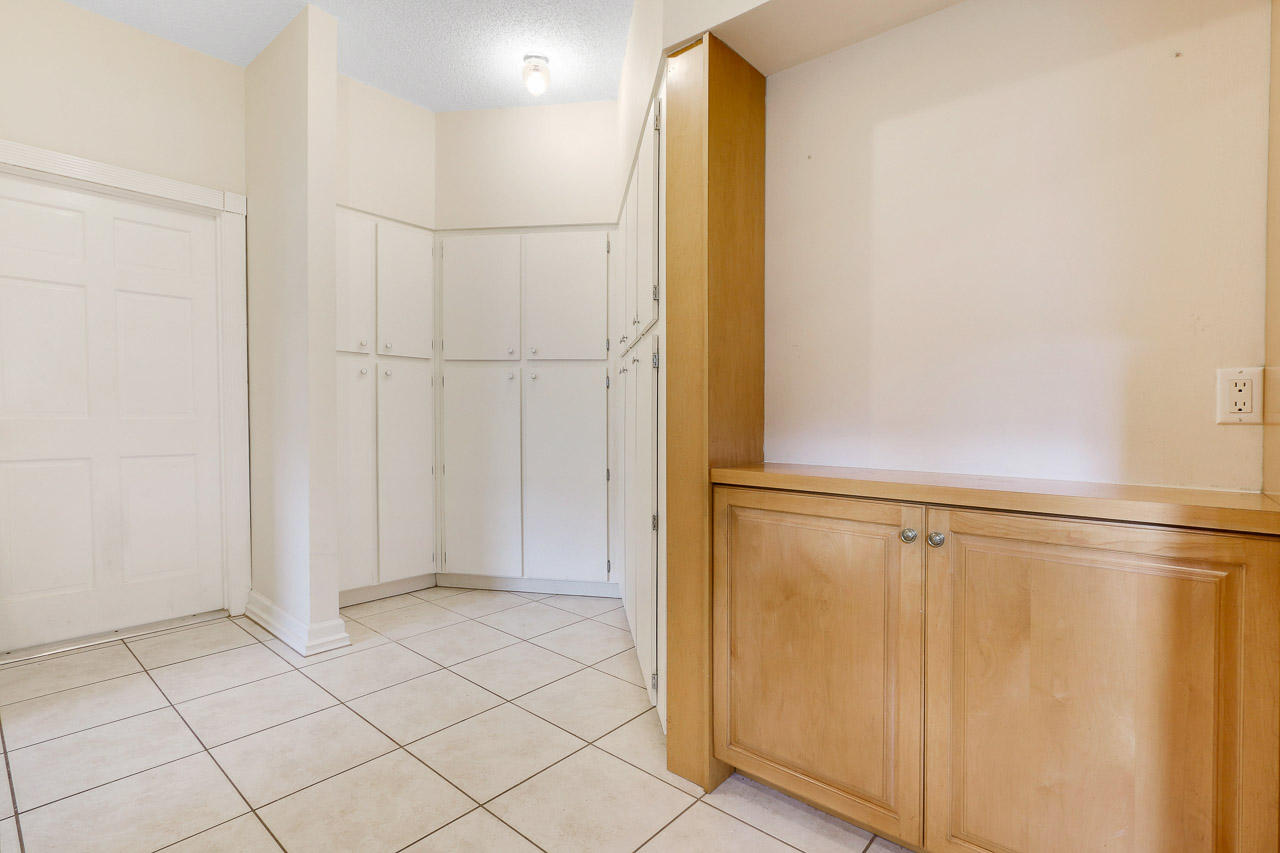 6 Rabbits Run Palm Beach Gardens, FL 33418 - Photo 34 of 42 Butlers Kitchen