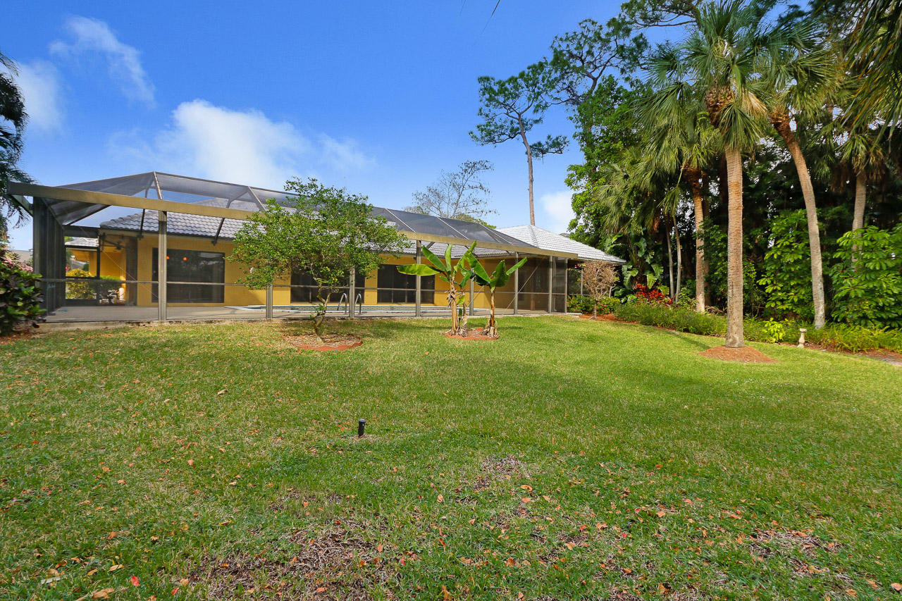6 Rabbits Run Palm Beach Gardens, FL 33418 - Photo 38 of 42 Rear Exterior