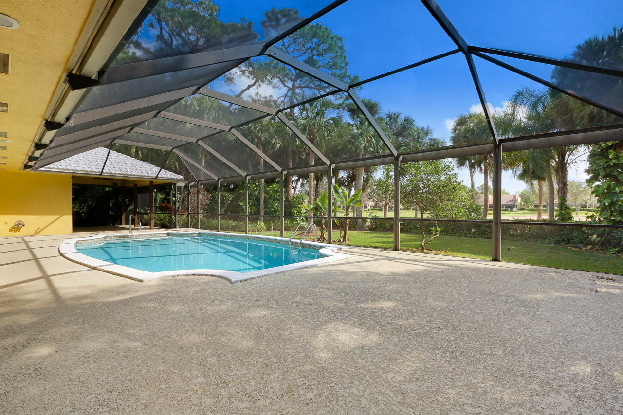 6 Rabbits Run Palm Beach Gardens, FL 33418 - Photo 4 of 42 Patio