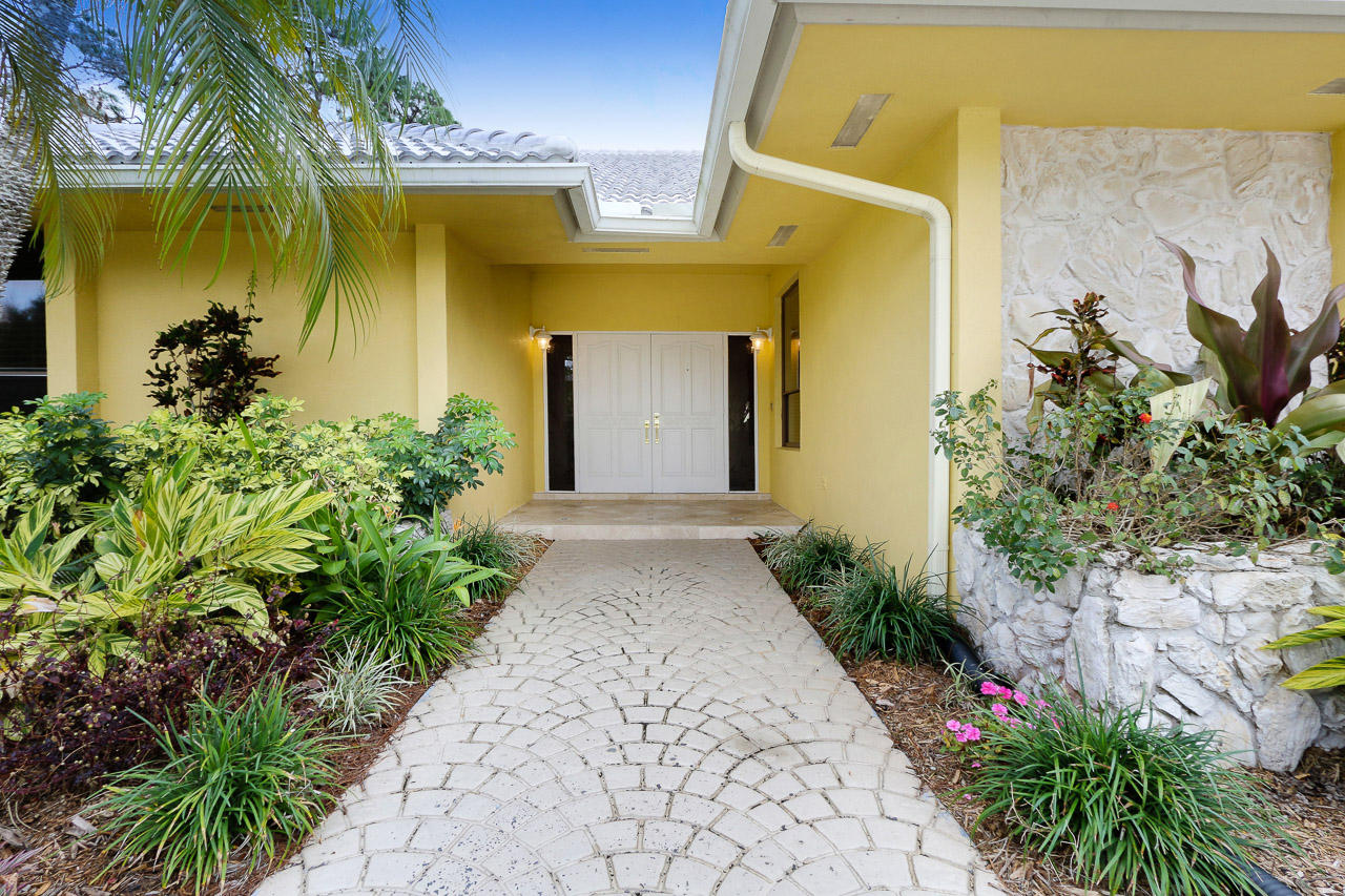 6 Rabbits Run Palm Beach Gardens, FL 33418 - Photo 42 of 42 Front Exterior