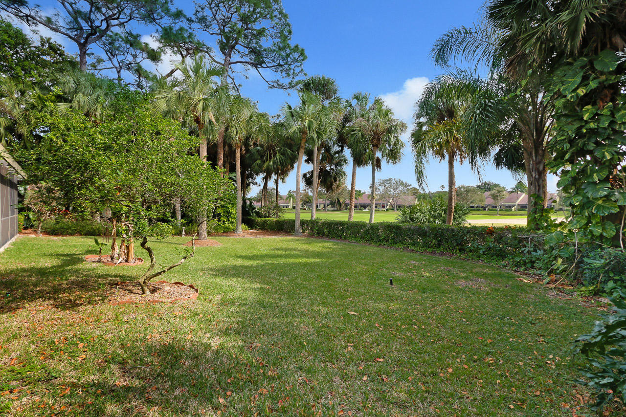 6 Rabbits Run Palm Beach Gardens, FL 33418 - Photo 6 of 42 Rear Exterior