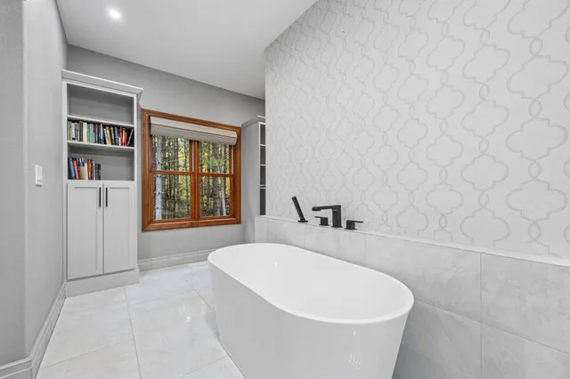 $865,000 | 30180 Tower Road, Detroit Lakes, MN 56501