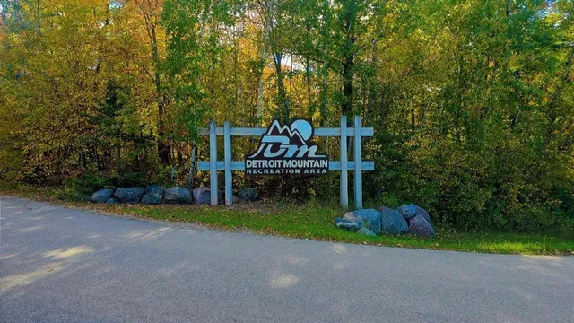 $865,000 | 30180 Tower Road, Detroit Lakes, MN 56501