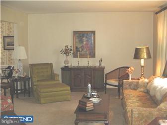 319 Surrey Road Cherry Hill, NJ 08002 - Photo 3 of 9 Living Room