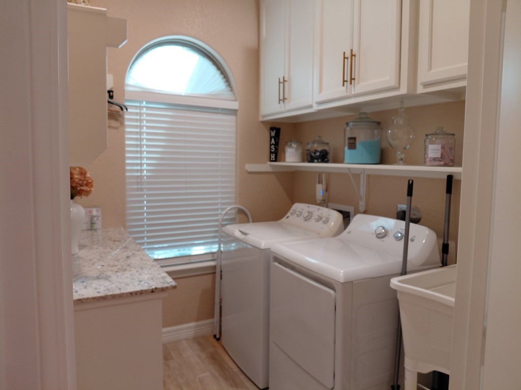 309 Hickman Lane Angleton, TX 77515 - Photo 14 of 33 a utility room with dryer and washer