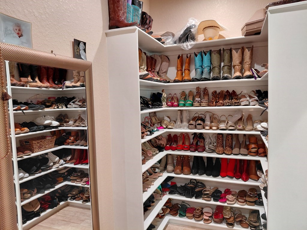 309 Hickman Lane Angleton, TX 77515 - Photo 9 of 33 a room with lots of different colored cloths