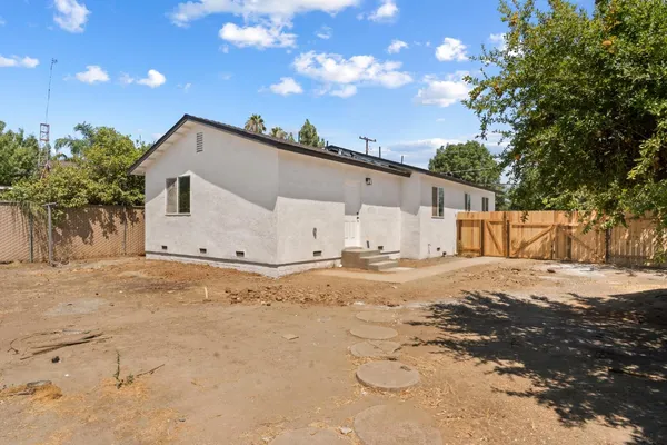 $320,000 | 1166 East Park Way, Dinuba, CA 93618