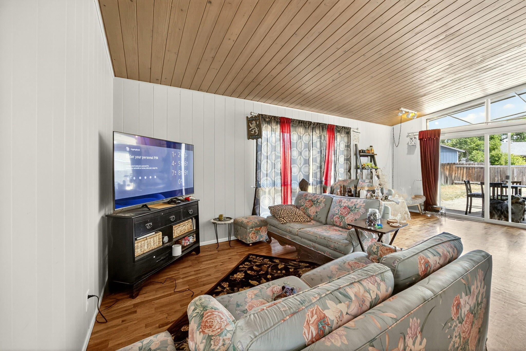 2741 Ruth Drive Medford, OR 97504 - Photo 15 of 34 Living Room