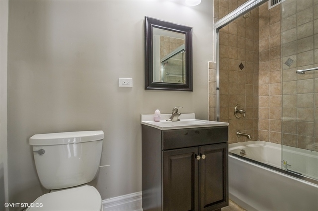 6325 North Sheridan Road, Unit 1005 Chicago, IL 60660 - Photo 16 of 24 a bathroom with a toilet sink and mirror
