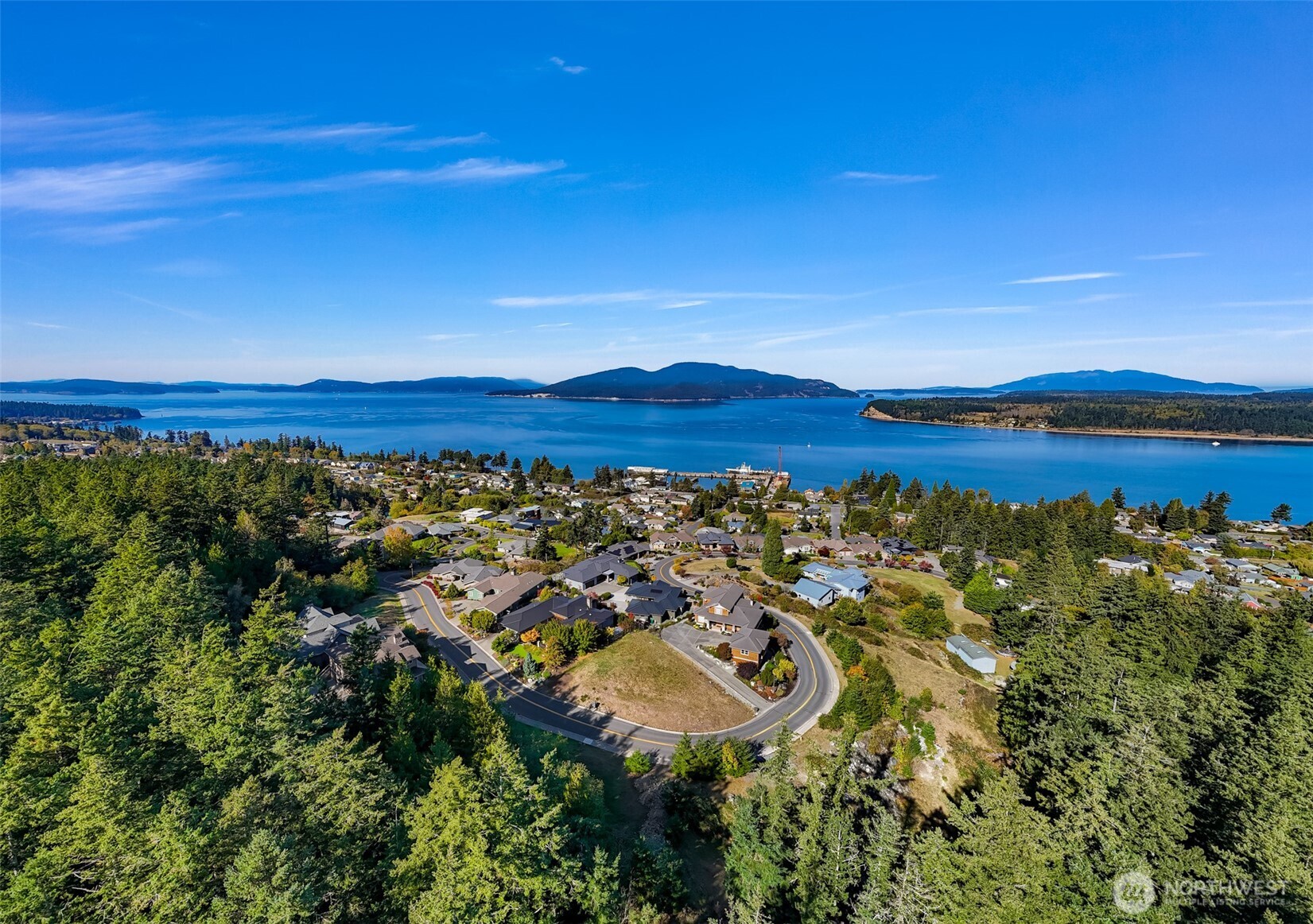 2904 17th Street Anacortes, WA 98221 - Photo 12 of 15 a view of a sky from a city