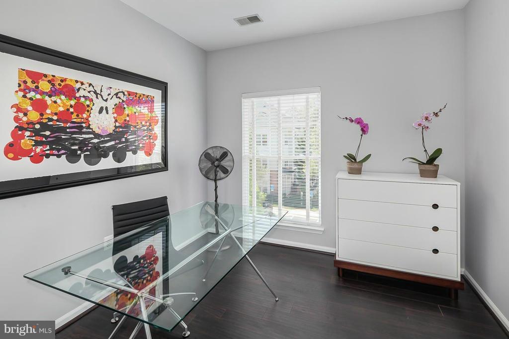 1515 North Point Drive, Unit 304 Reston, VA 20194 - Photo 17 of 23 Bedroom #2