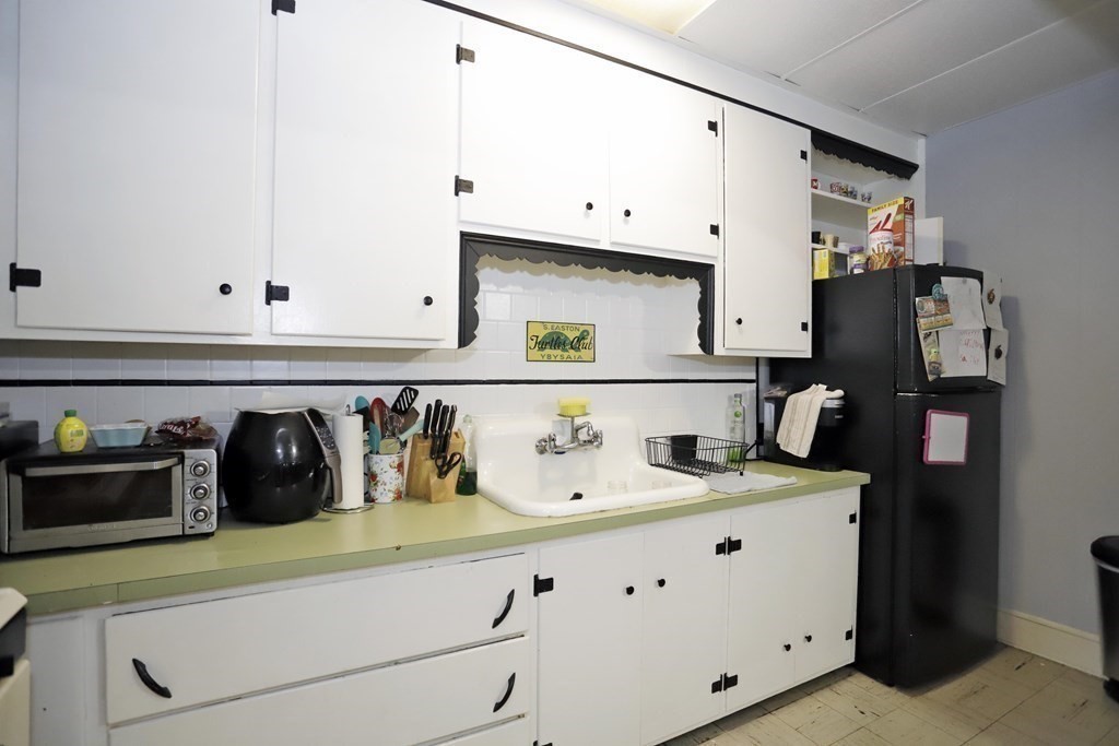 527 4th Street Fall River, MA 02721 - Photo 9 of 24