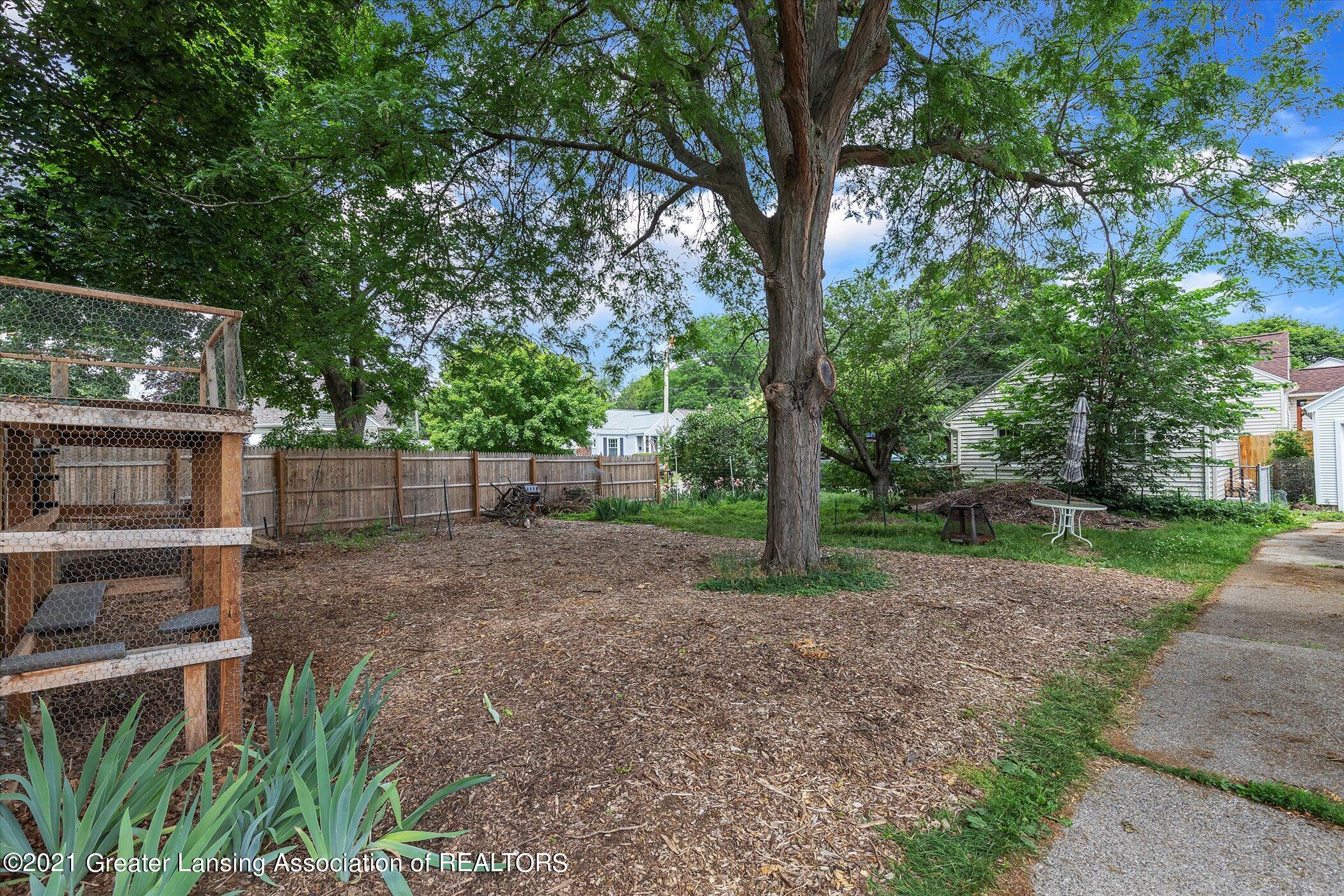 607 Riley Street Lansing, MI 48910 - Photo 29 of 33 Side Yard