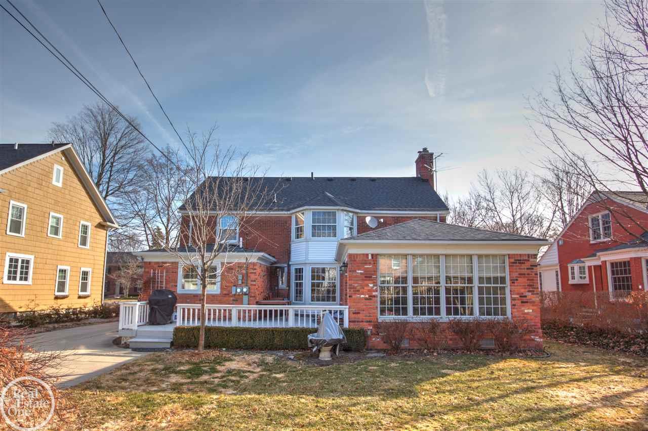 1147 Harvard Road Grosse Pointe, MI 48230 - Photo 47 of 48 31342989-46.JPG