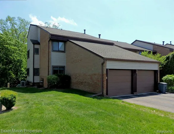 $2,150 | 4411 Laurel Club Circle, Unit 1, West Bloomfield, MI 48323