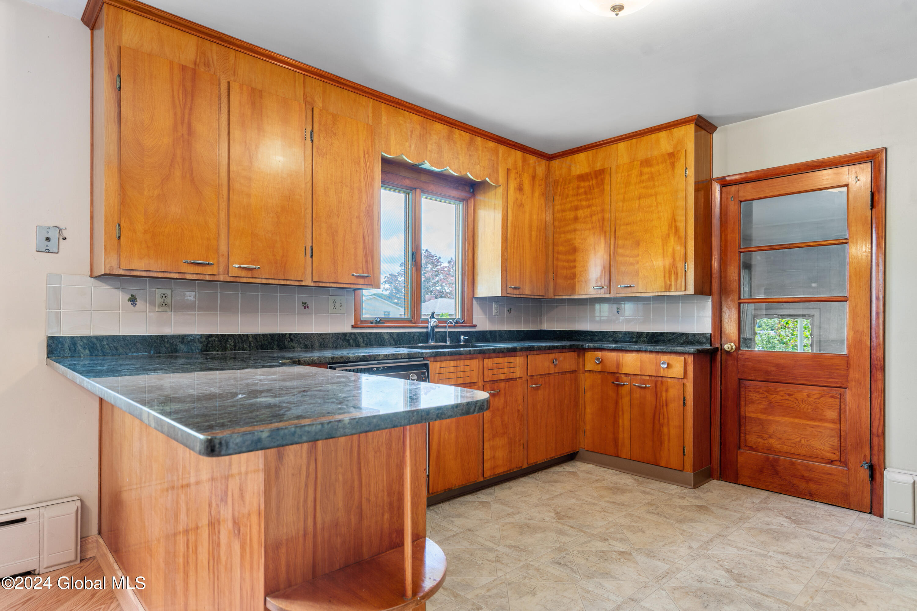 137 Middletown Road Waterford, NY 12188 - Photo 6 of 29 10