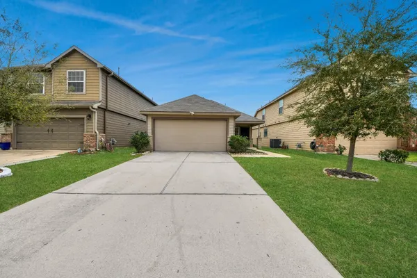 $2,100 | 10306 White Fir Villa Avenue, Houston, TX 77044