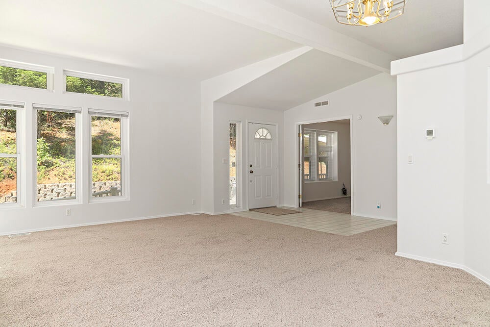 787 Winona Road Grants Pass, OR 97526 - Photo 4 of 54 5