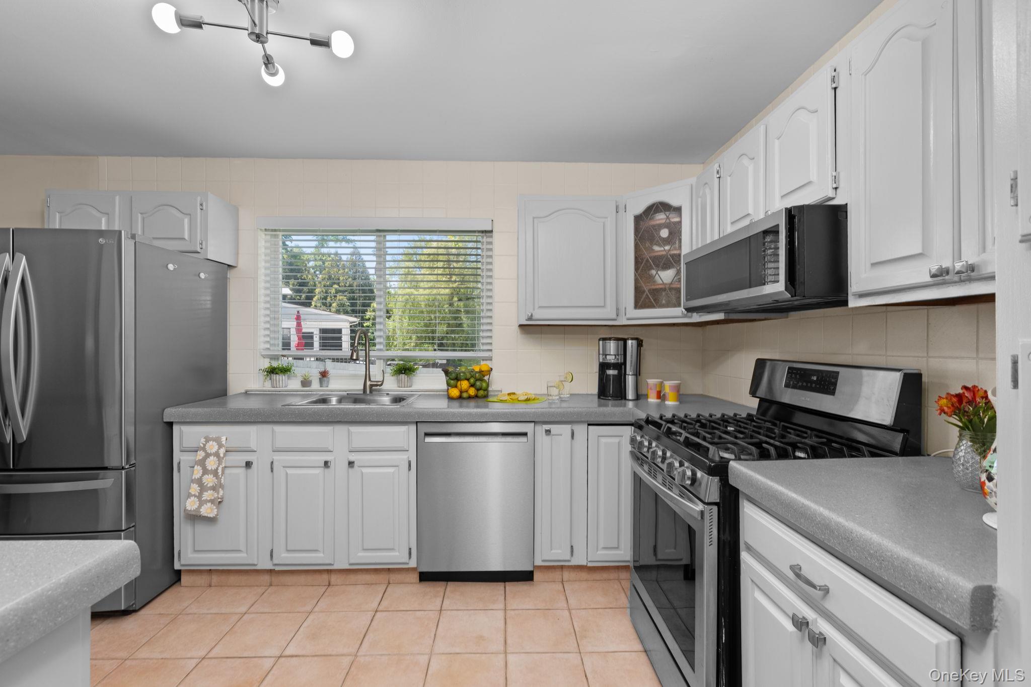 351 London Road Yorktown Heights, NY 10598 - Photo 12 of 32