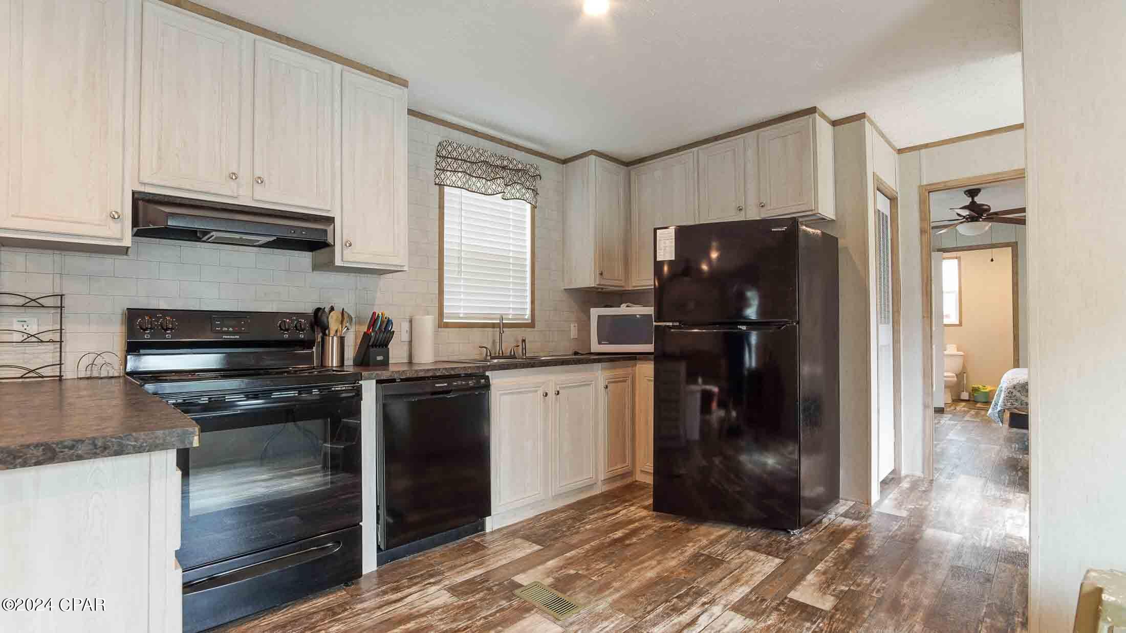 12525 Perkins Road Southport, FL 32409 - Photo 23 of 39