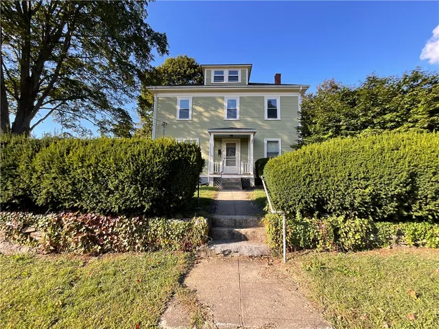 $1,600 | 18 Harmony Street, Unit 2, West Warwick, RI 02893