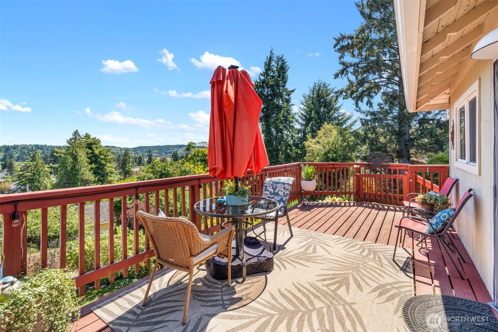 719 Peters Street Raymond, WA 98577 - Photo 28 of 36 a view of a chairs and table in patio