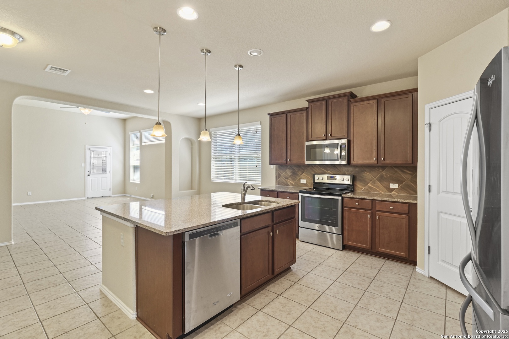 10443 Brisbane River Converse, TX 78109 - Photo 8 of 40