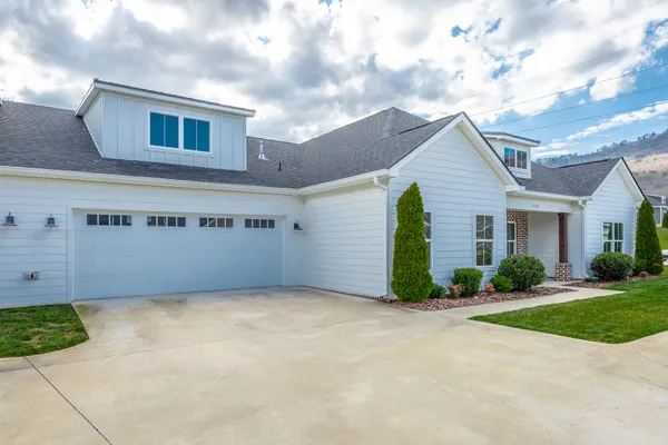 $2,700 | 3306 Stonecreek Drive, Chattanooga, TN 37405